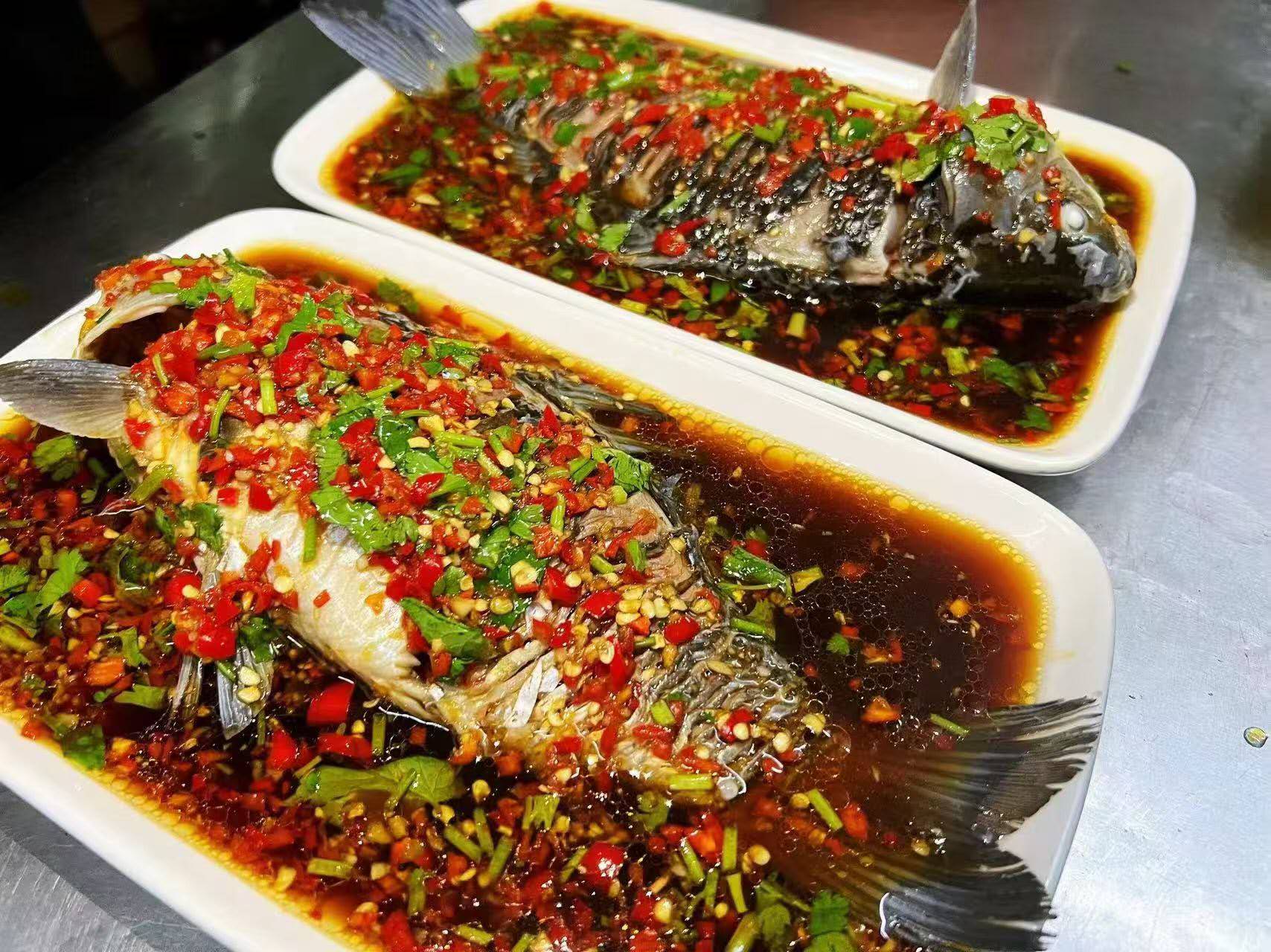 贵定昌顺记霸王小龙虾特色美食推荐,凉拌鲫鱼,蒜蓉.麻辣.香辣小龙虾,推荐,